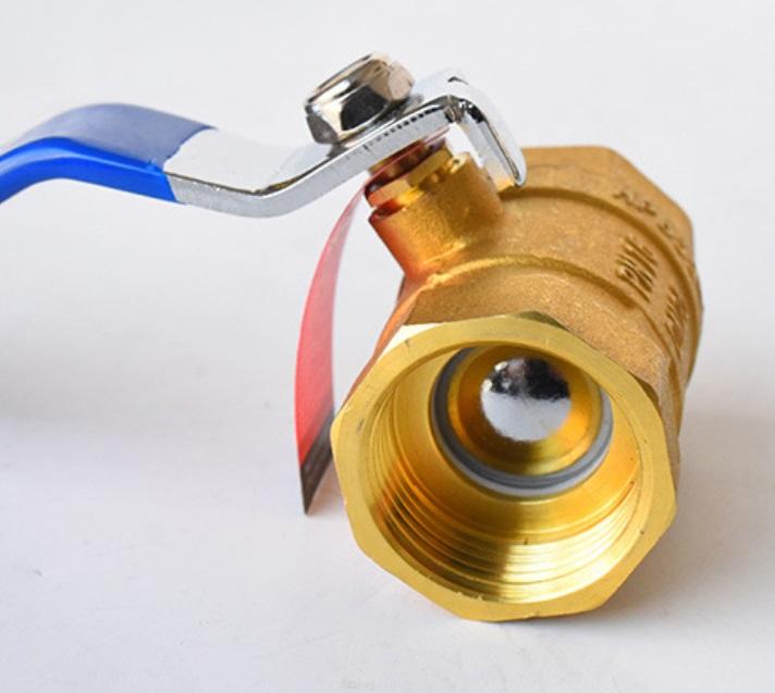 1/2" lever operated NPT threaded brass ball valve