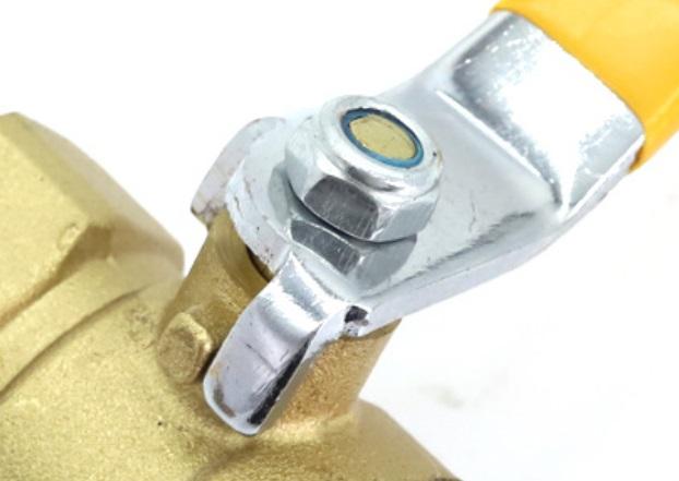 1" lever operated NPT threaded brass ball valve